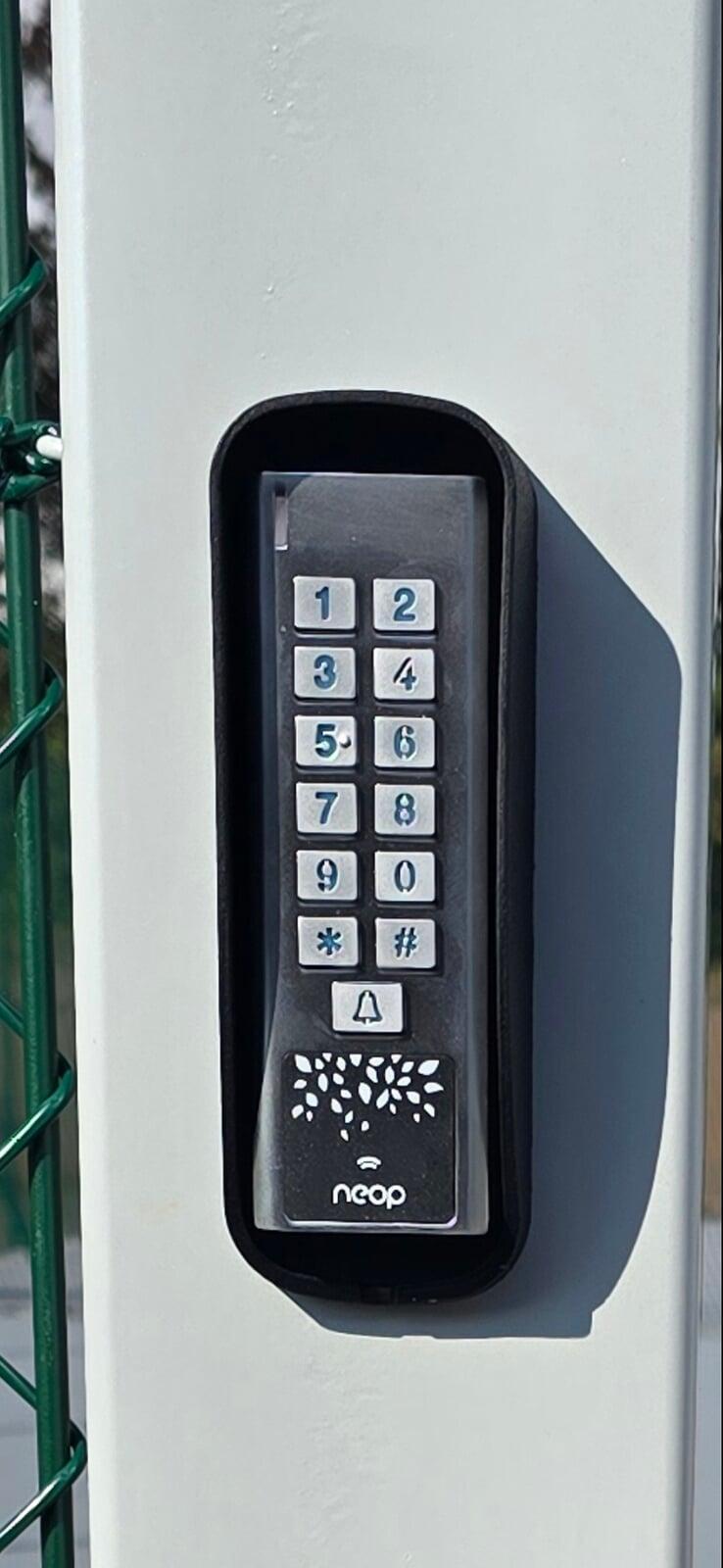 Clavier métallique Neop avec Lecteur de badge Clavier métallique Neop avec Lecteur de badge